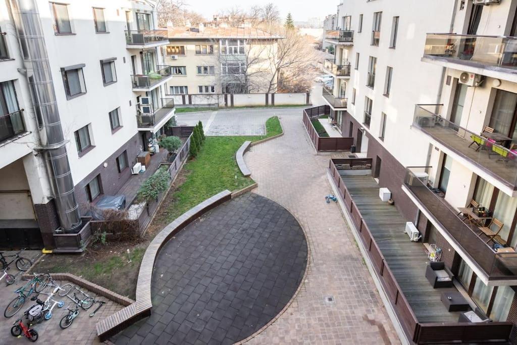 Vivando - Scandic Ap E - Parking Boekarest Buitenkant foto